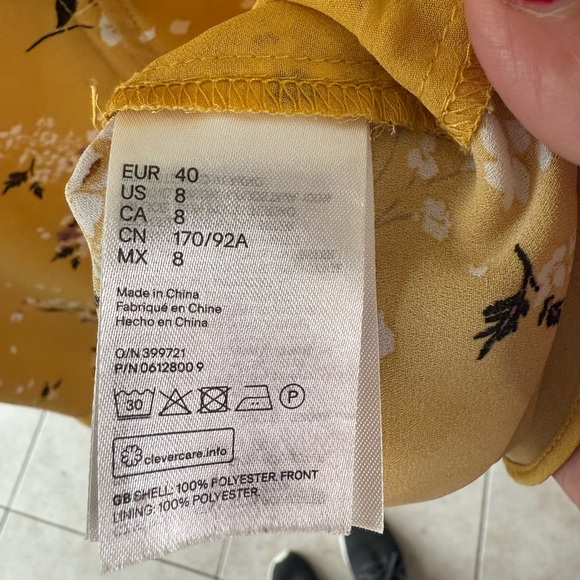 H&M Brand Gold Top, Size 8, 100% Polyester, Lined. V-Neck. Bell Sleeves. - Picture 4 of 4